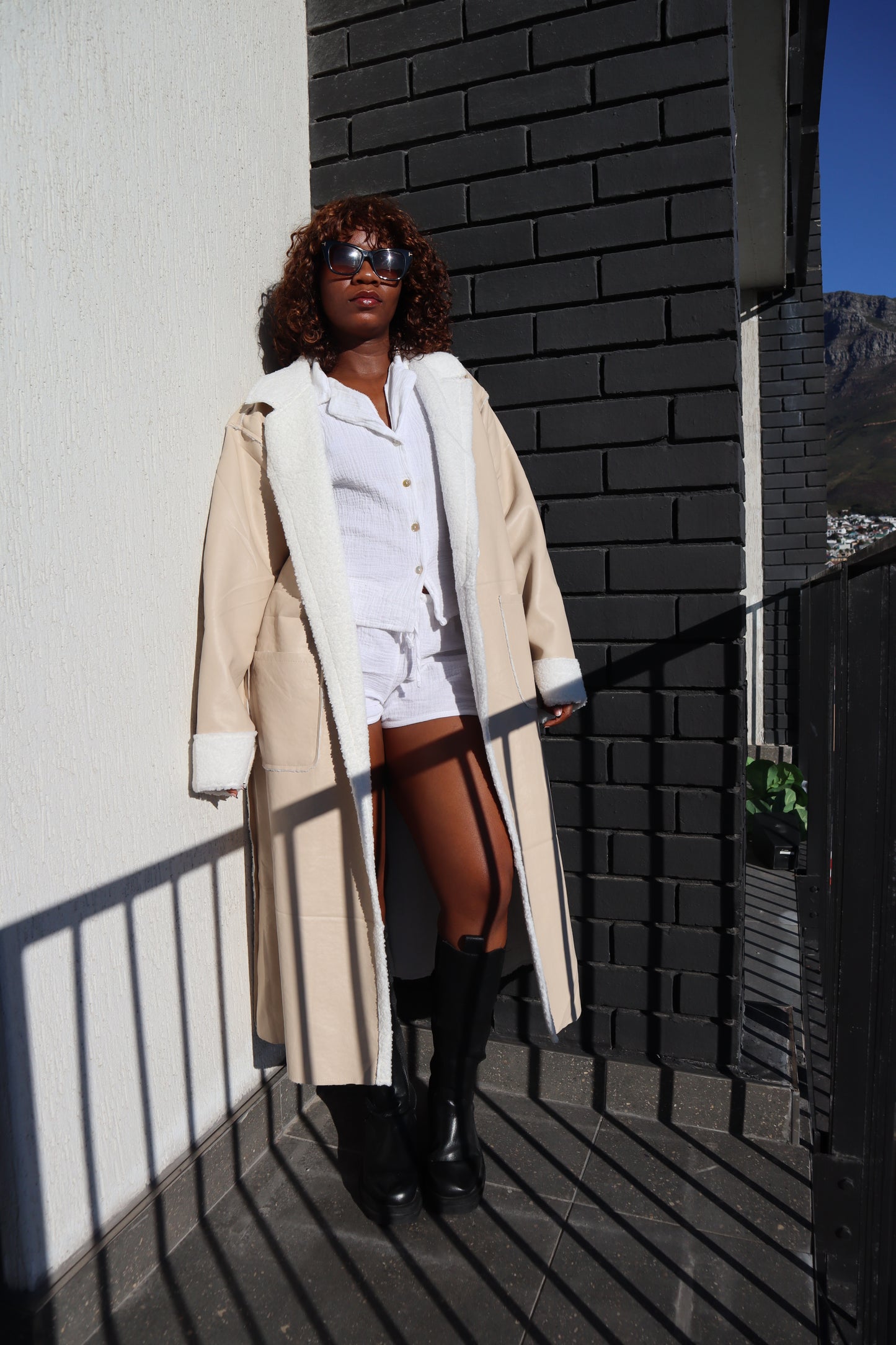 Cream & White Single-buttoned Lightweight Trench Coat